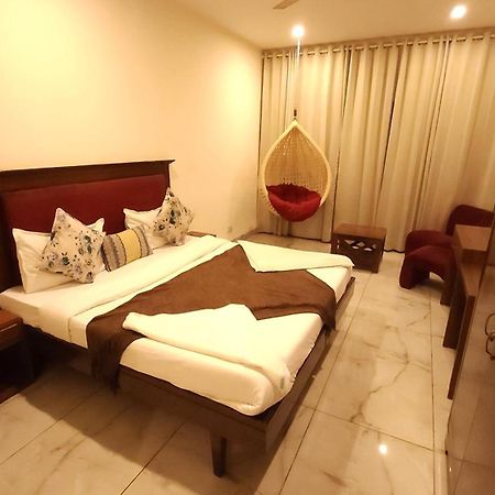 Hotel Multitech Premium Chandīgarh Exterior foto