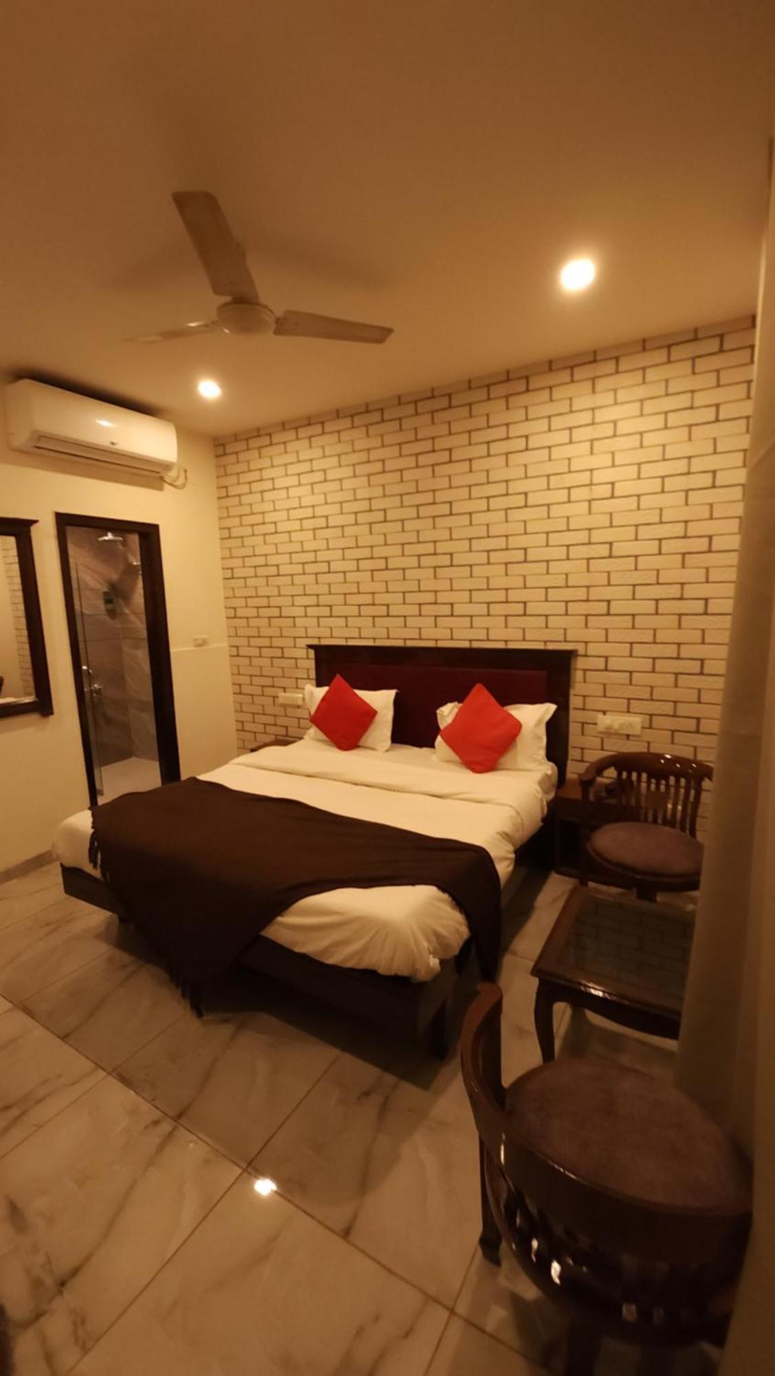 Hotel Multitech Premium Chandīgarh Exterior foto