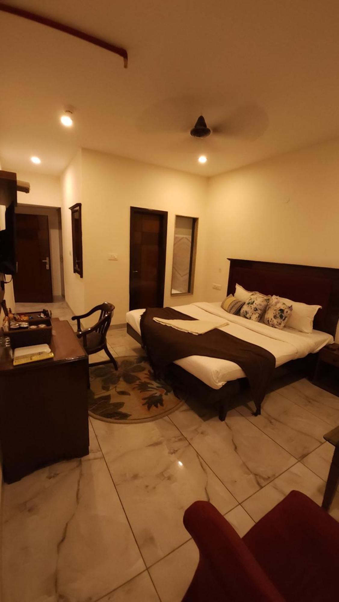 Hotel Multitech Premium Chandīgarh Exterior foto