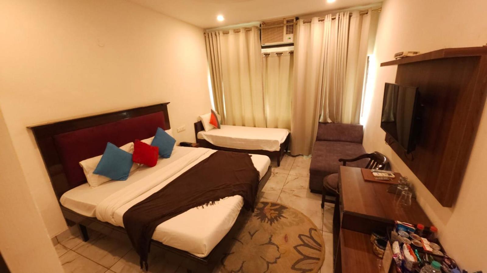 Hotel Multitech Premium Chandīgarh Exterior foto